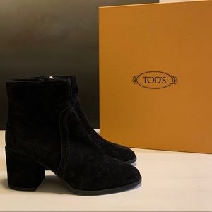 Suede heeled Chelsea boots